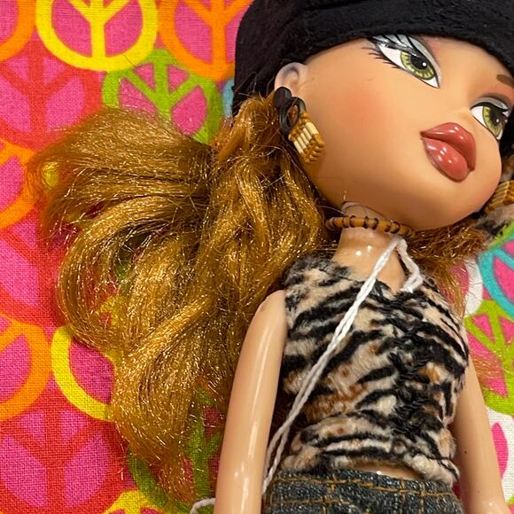 Bratz Wildlife Safari Meygan Doll Dressed, Jewelry, Hat - Picture 2 of 8